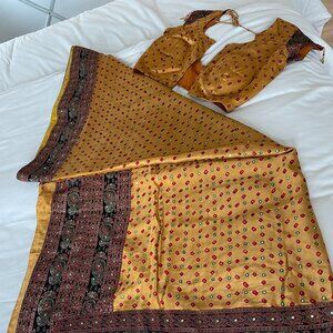 Gujrati Bandani mirror work sari with blouse gold red and green